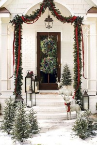5 Tips To Decorate Your Front Door For Christmas - Wonder Forest