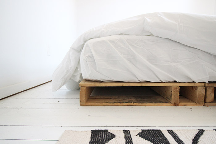 DIY Pallet Bed Frame