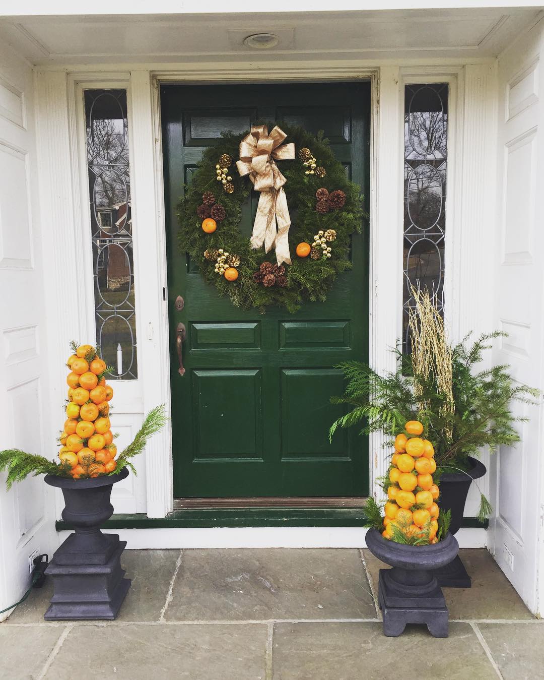 10 Inviting and Festive Front Doors for the Holiday Season