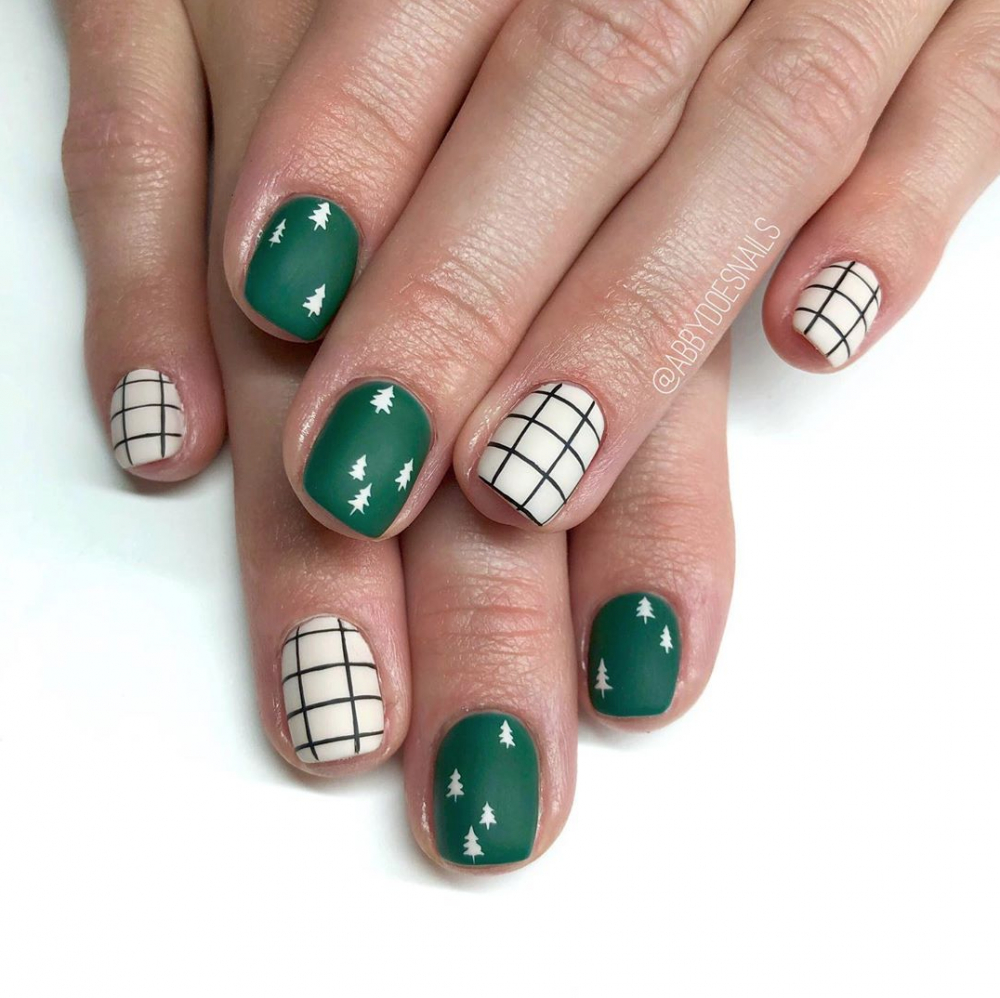 8 Delightful Holiday Nail Designs