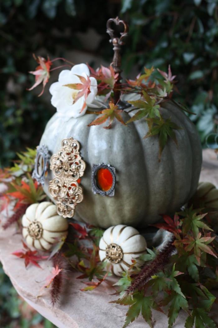 25 Crafty and Creative Pumpkin Carvings for Halloween