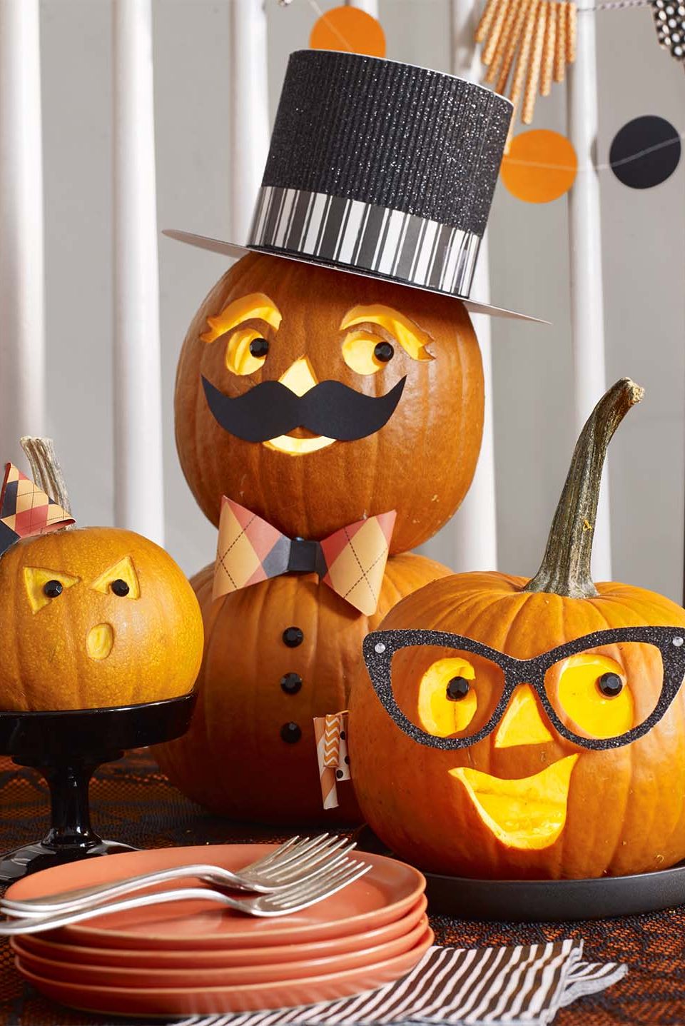 25 Crafty and Creative Pumpkin Carvings for Halloween