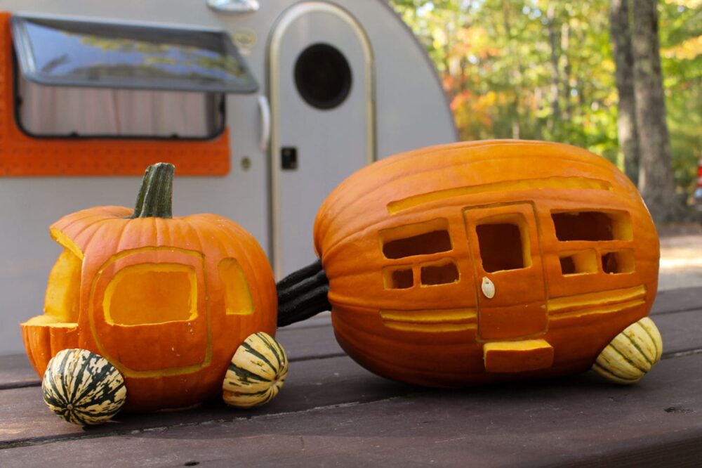 25 Crafty and Creative Pumpkin Carvings for Halloween