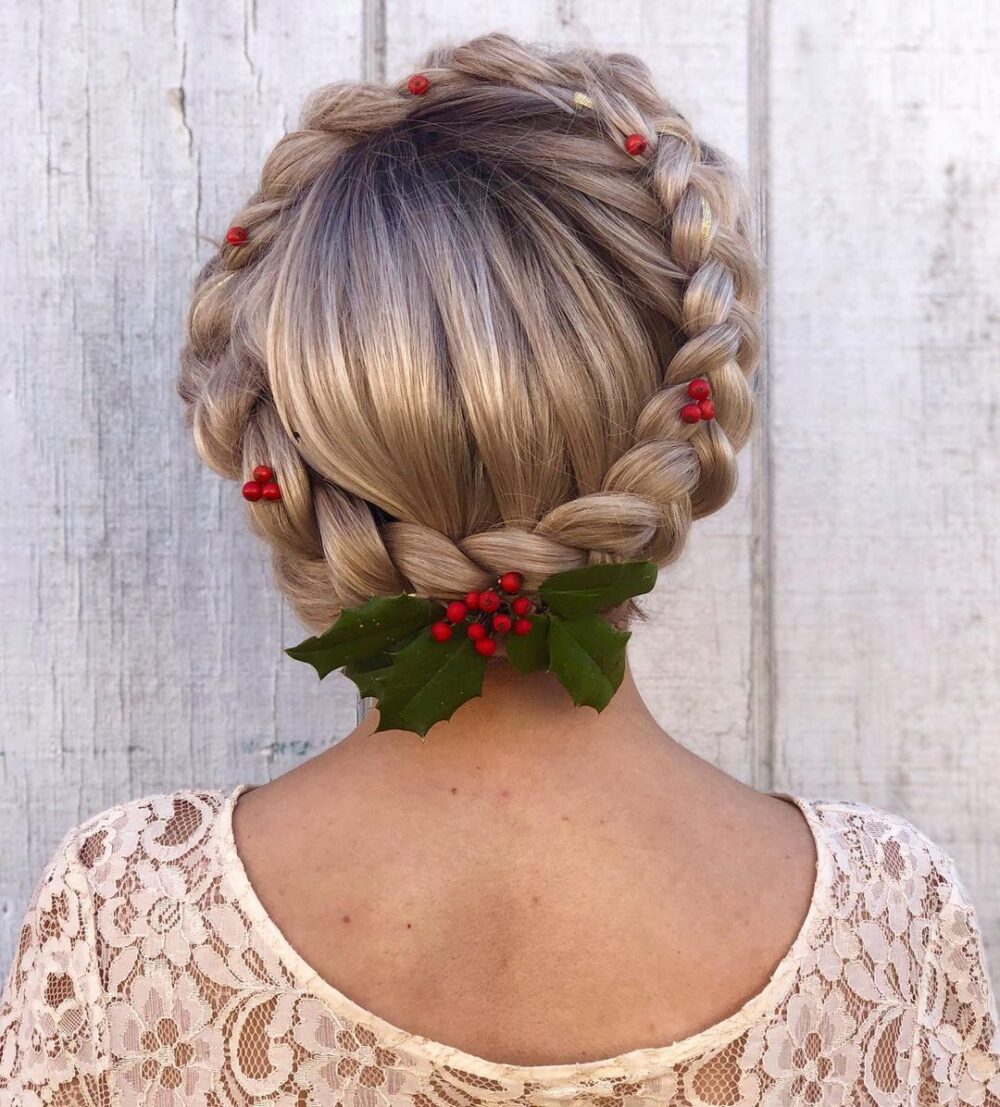 Hair bow.  Holiday hair inspiration, Holiday hairstyles, Hair inspiration