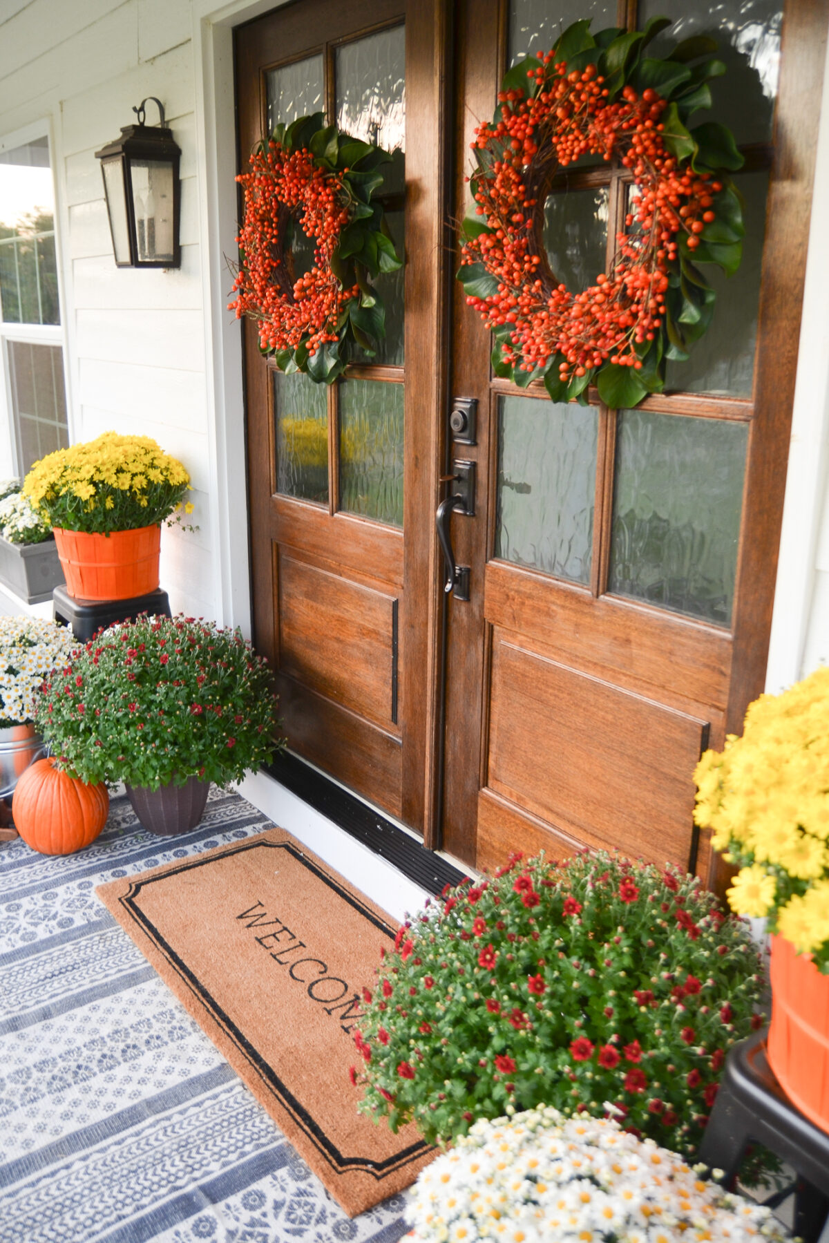 20 Beautiful Fall Front Door Decor Ideas - Wonder Forest