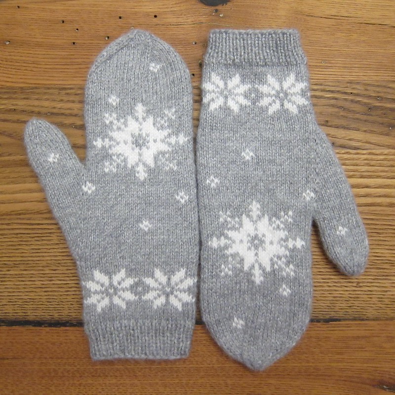 20 Cozy Holiday Inspired Knitting & Crochet Projects