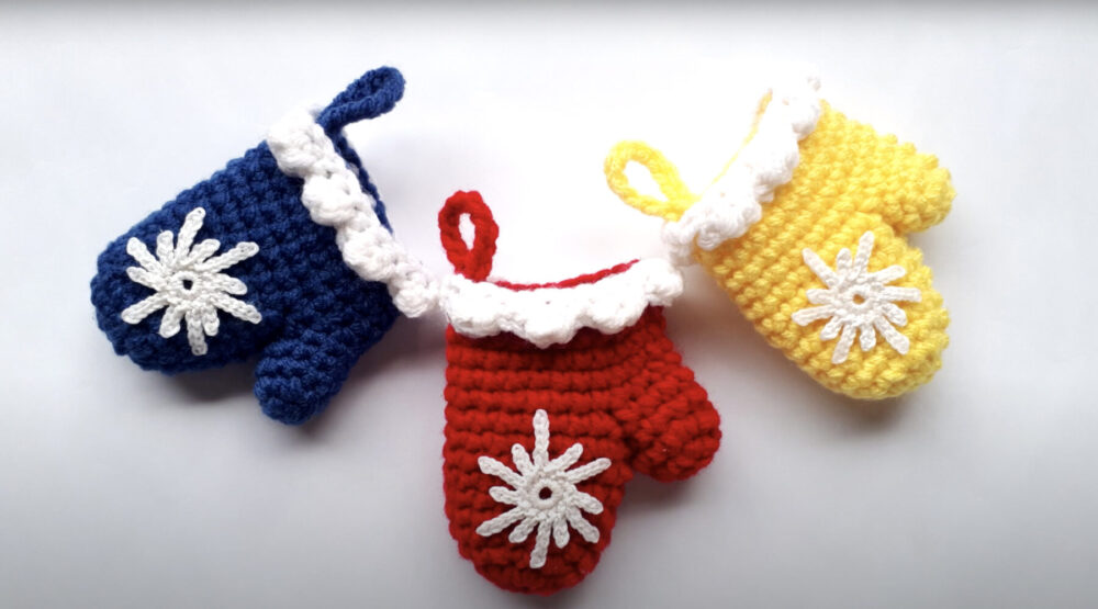 20 Cozy Holiday Inspired Knitting & Crochet Projects