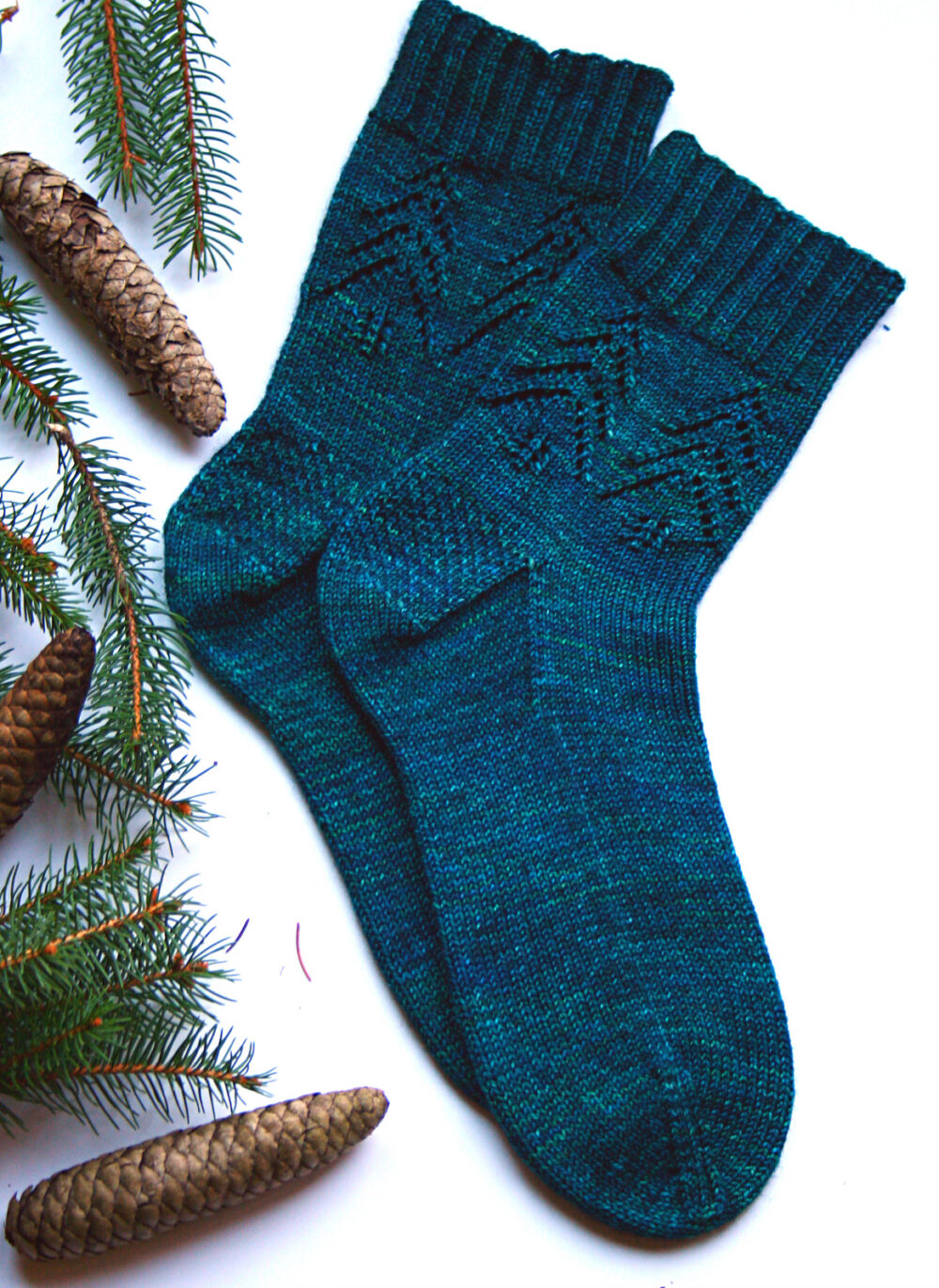20 Cozy Holiday Inspired Knitting & Crochet Projects