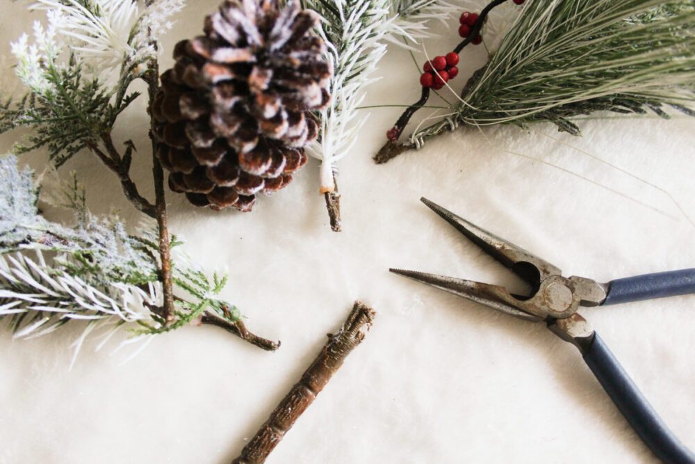 How to Make a DIY Modern Christmas Wreath