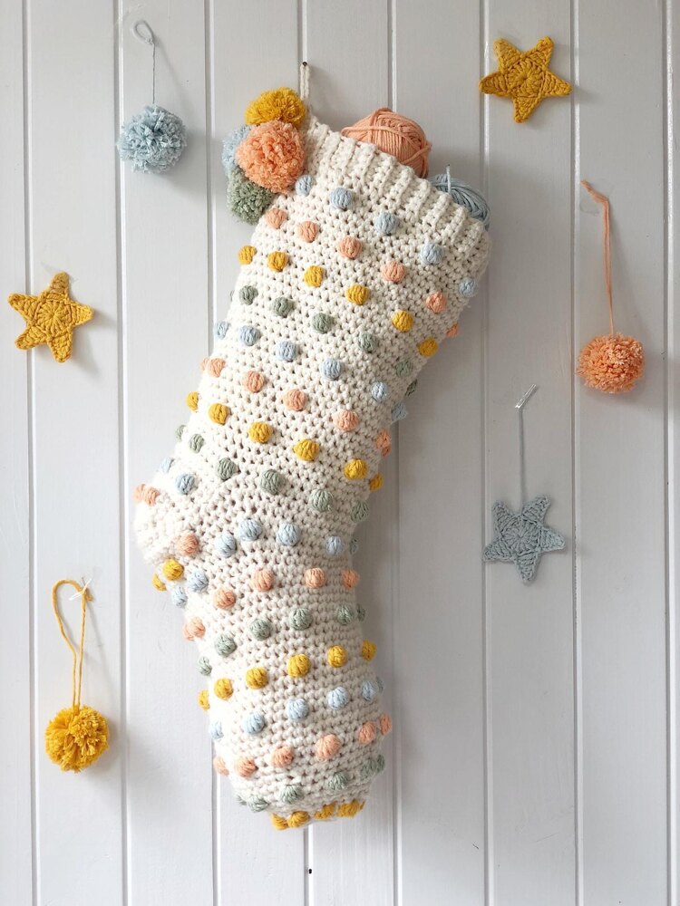 10 Adorable Knit and Crochet DIY Christmas Decorations