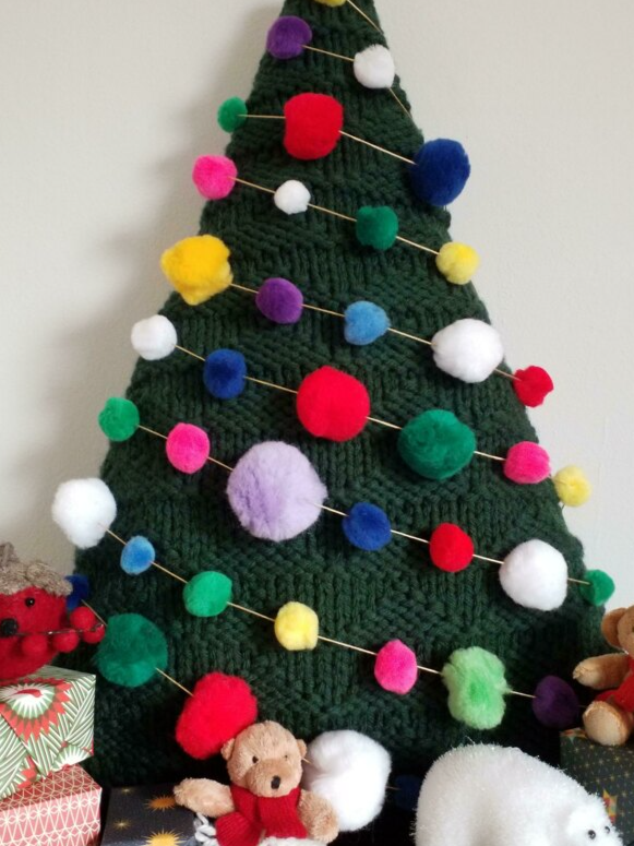 10 Adorable Knit and Crochet DIY Christmas Decorations