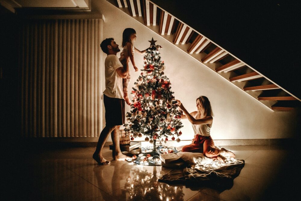 How to Shoot Professional-Looking Family Christmas Photos at Home