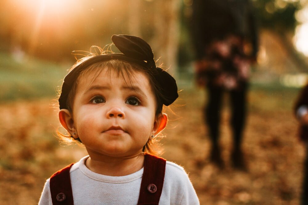 How to Shoot Professional-Looking Family Christmas Photos at Home