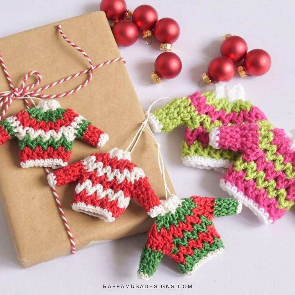 10 Adorable Knit and Crochet DIY Christmas Decorations