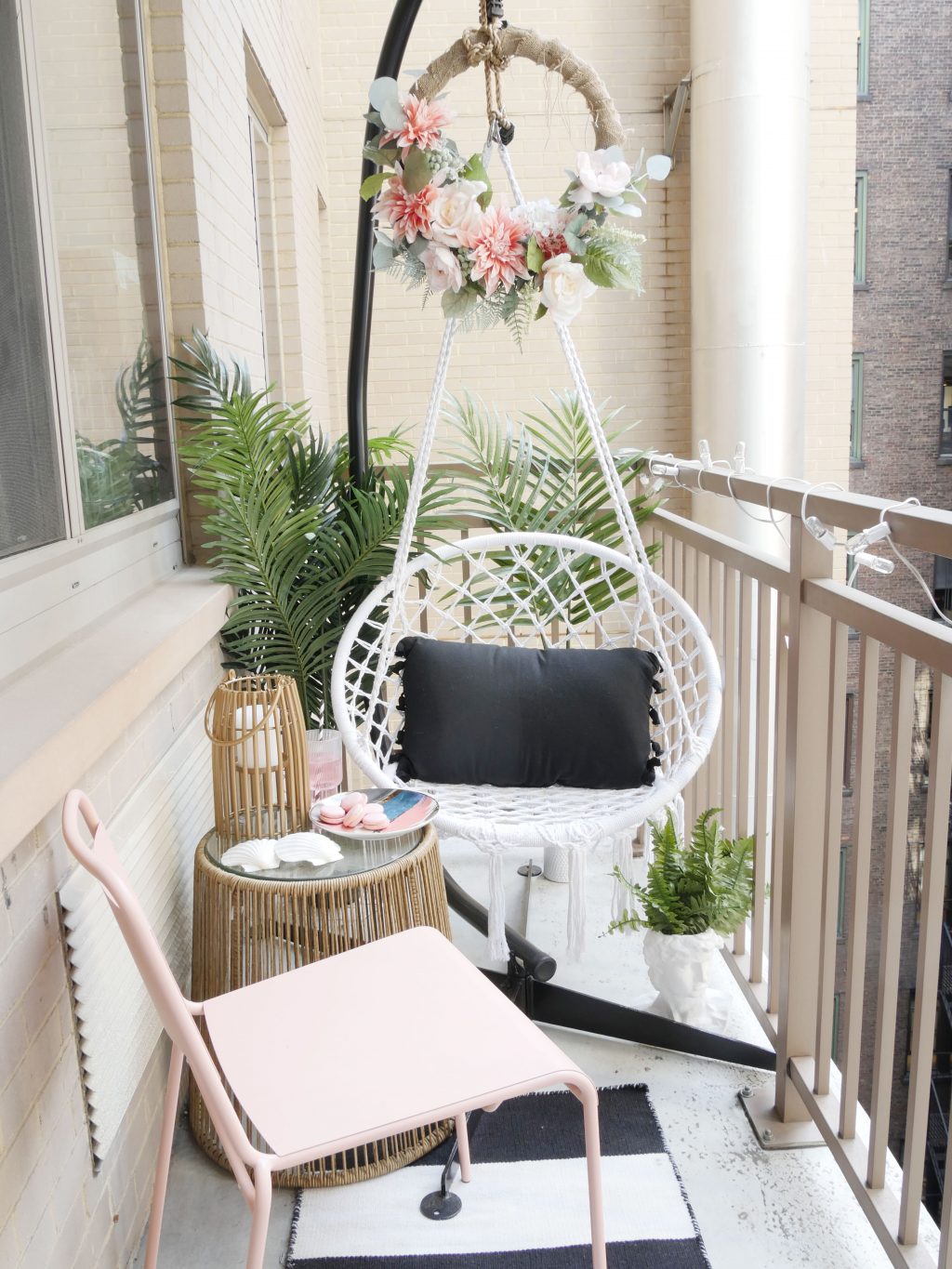 15 Decor Ideas for Small Outdoor Spaces