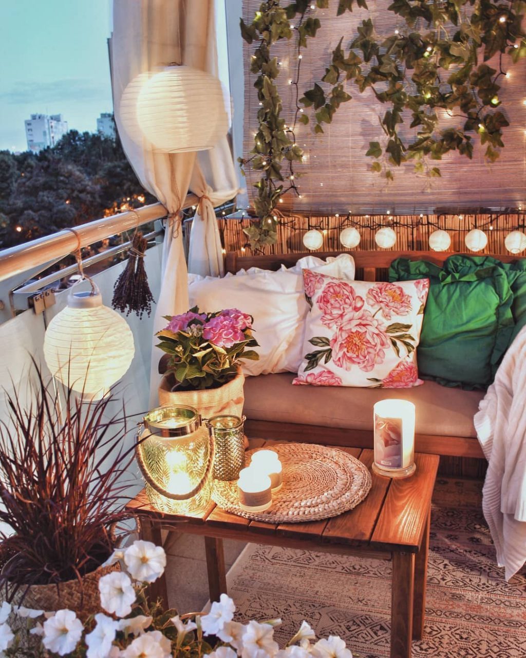 15 Decor Ideas for Small Outdoor Spaces