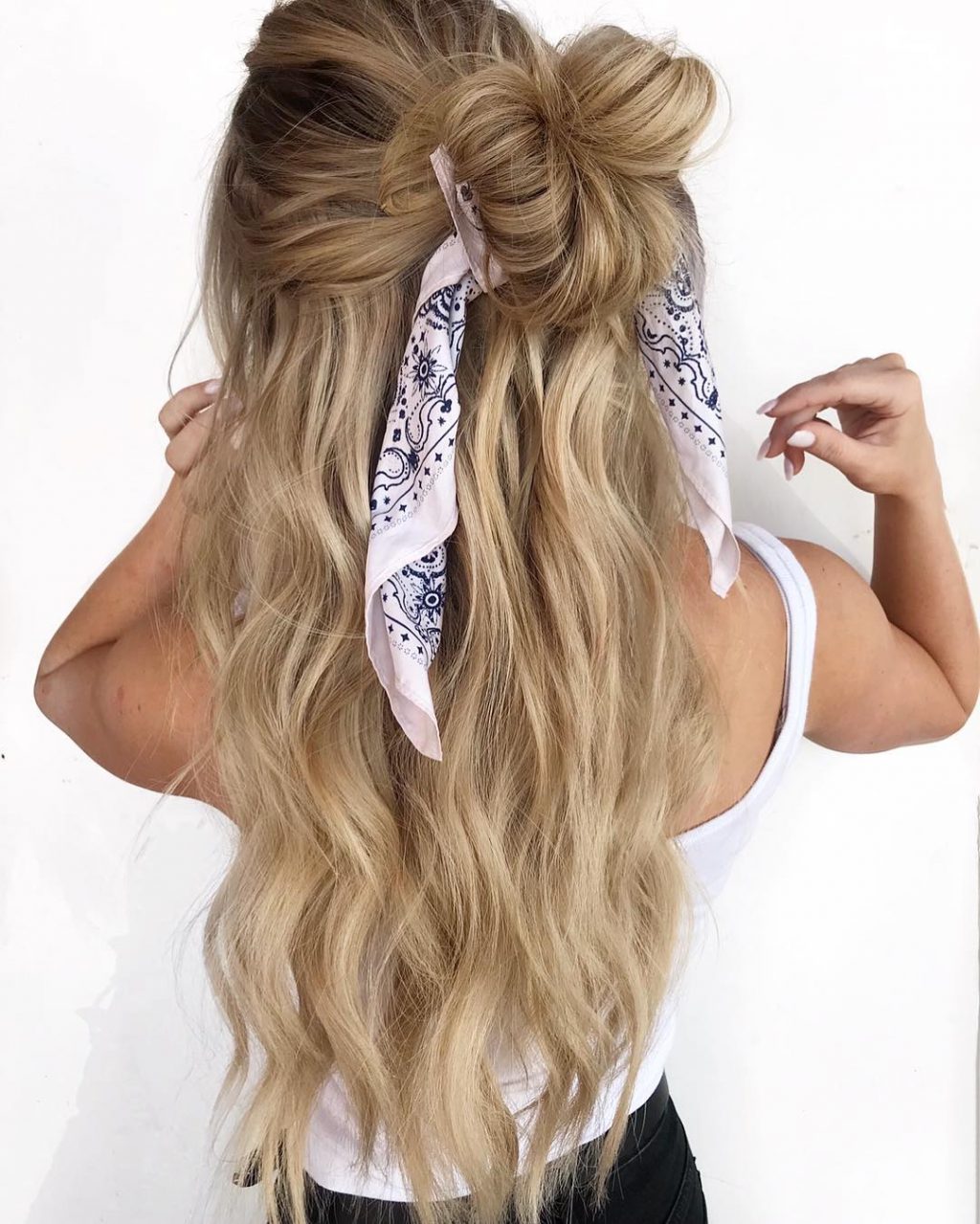 5 Summer Bandana Hairstyles for Curly Hair to Try Now - curly girl life