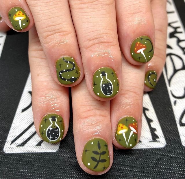 15 Halloween Themed Nail Design Ideas