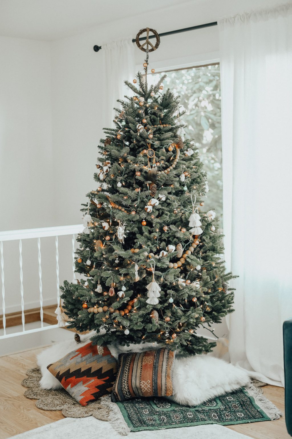 20 Gorgeous Christmas Tree Decorating Ideas for 2021