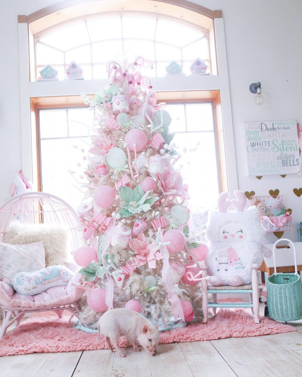 20 Gorgeous Christmas Tree Decorating Ideas for 2021