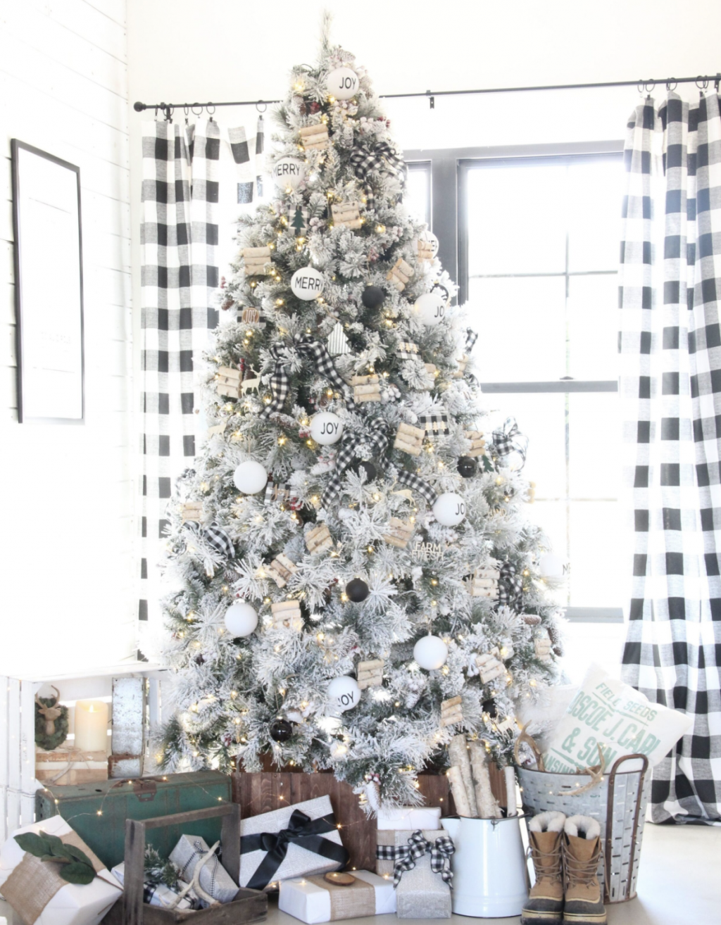 20 Gorgeous Christmas Tree Decorating Ideas for 2021