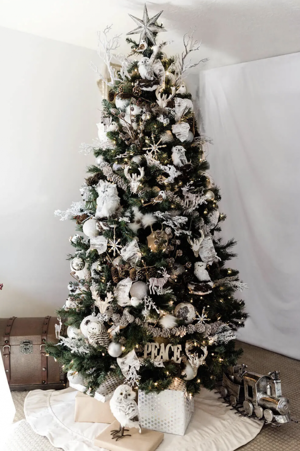 20 Gorgeous Christmas Tree Decorating Ideas for 2021