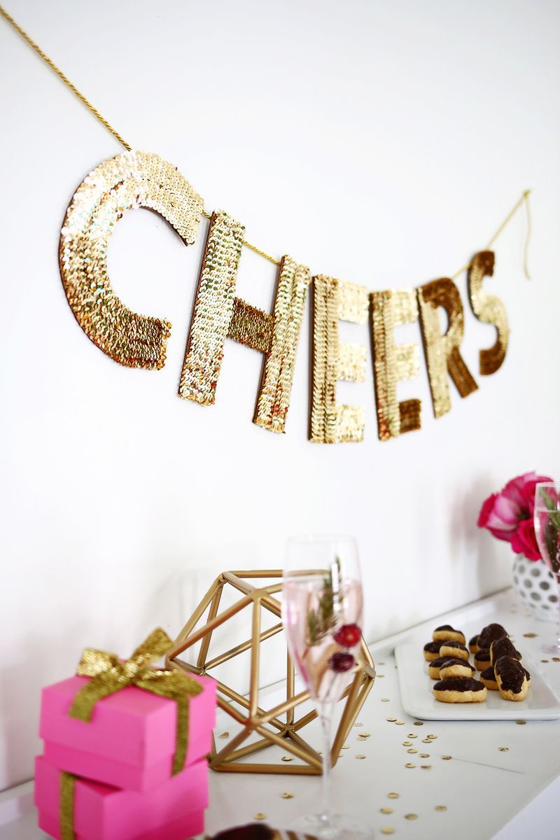 15 Dazzling New Year's Eve Party Decor Ideas