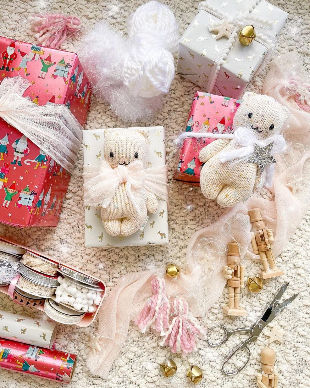 9 Amazing Holiday Gift Wrap Ideas (To Try In 2022)