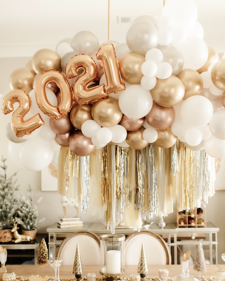 Balloon Centerpiece for New Year's Eve