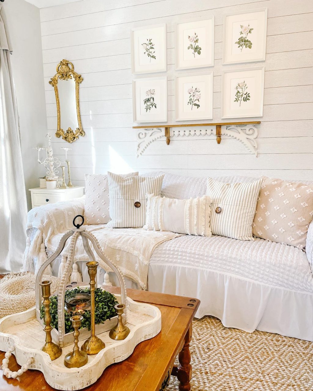 15 Gorgeous Farmhouse Living Room Ideas