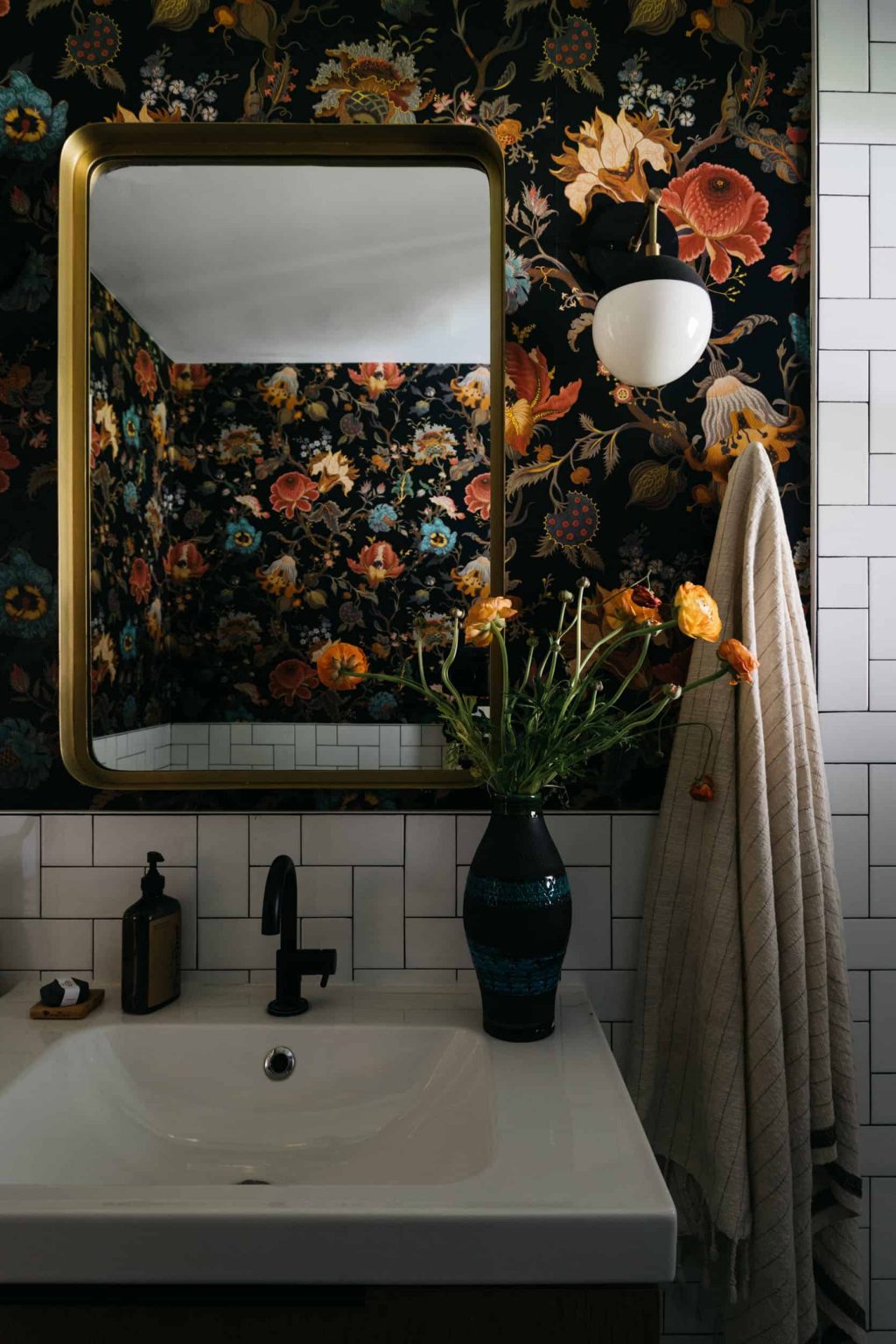 How to Turn Your Bathroom Into a Home Spa