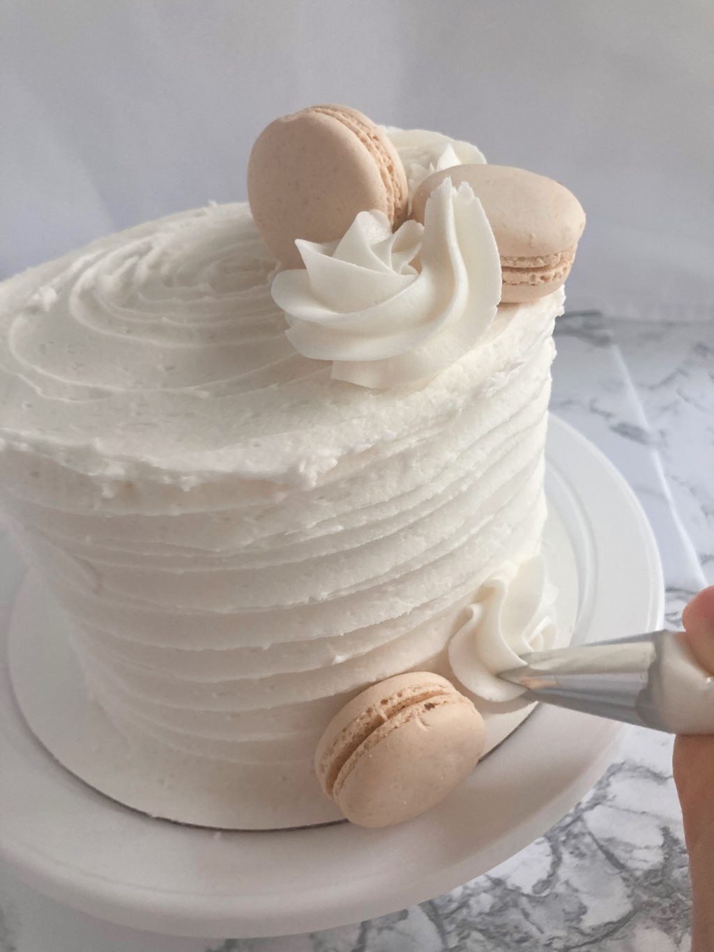 A Complete Beginner's Guide to Frosting Cakes