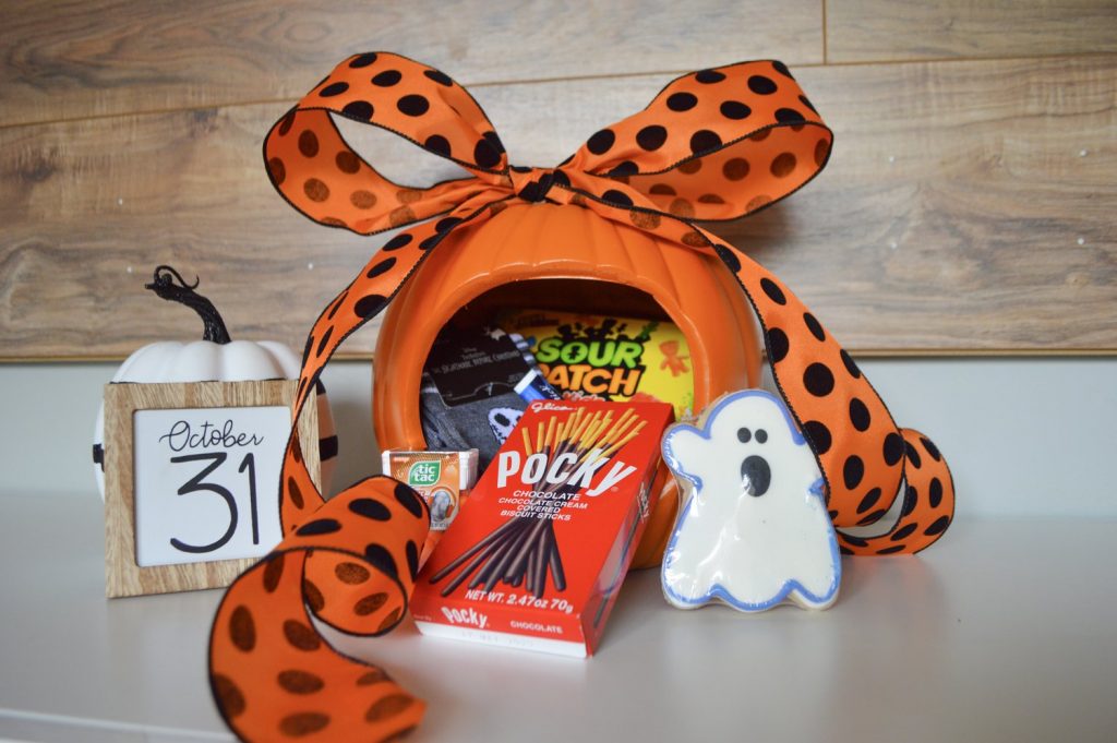 15 Spooky Gift Baskets for Halloween