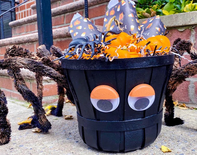 15 Spooky Gift Baskets for Halloween