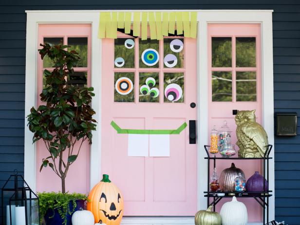 15 Halloween Window Decorations That You Can Make