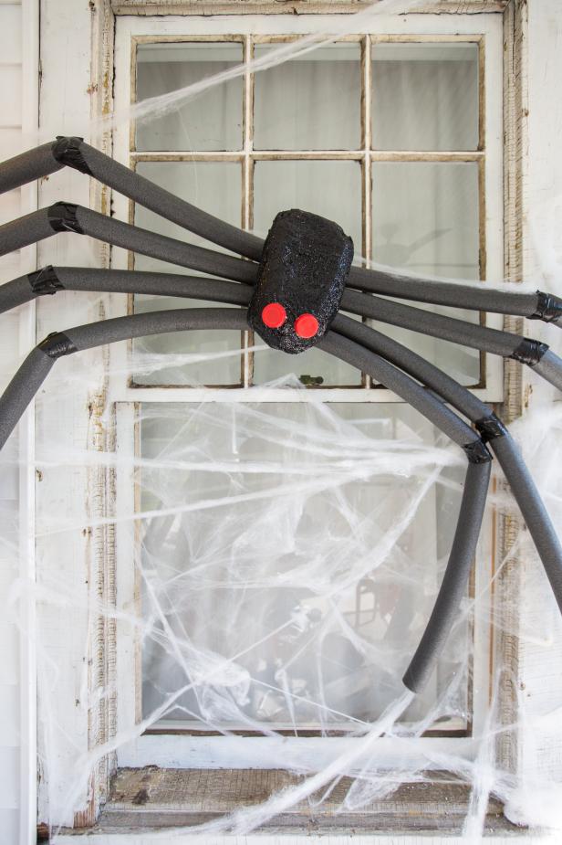 15 Halloween Window Decorations That You Can Make