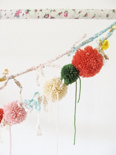 17 Creative DIY Pom Pom Garland Ideas