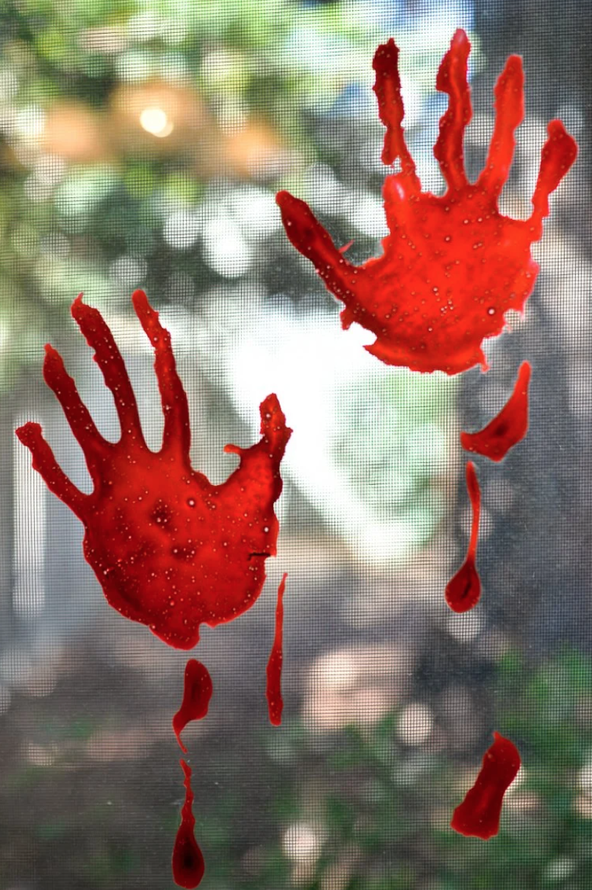 15 Halloween Window Decorations That You Can Make