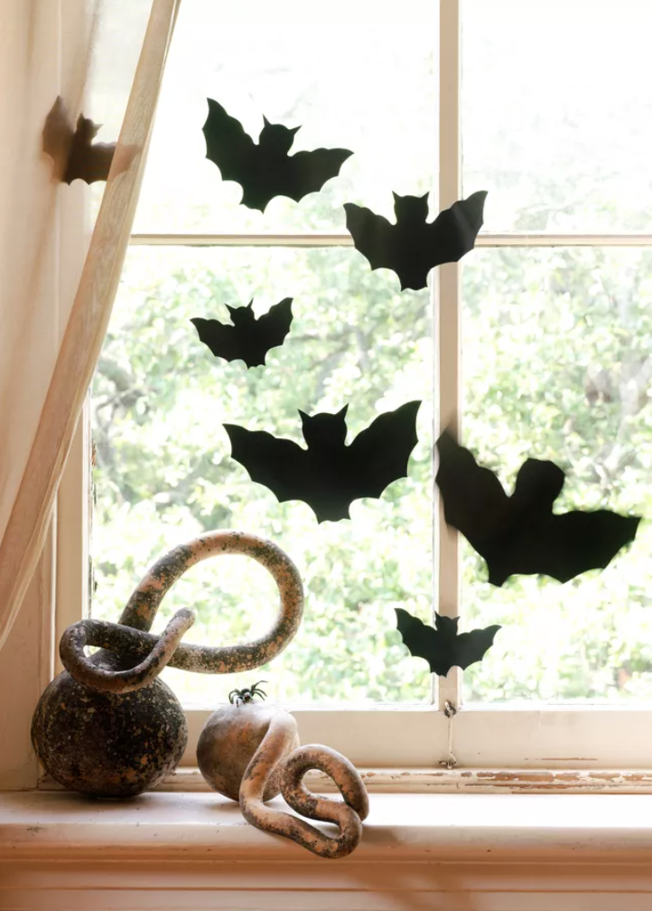 15 Halloween Window Decorations That You Can Make