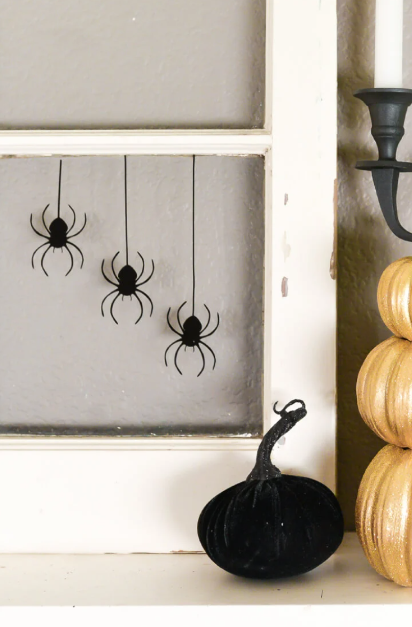 15 Halloween Window Decorations That You Can Make