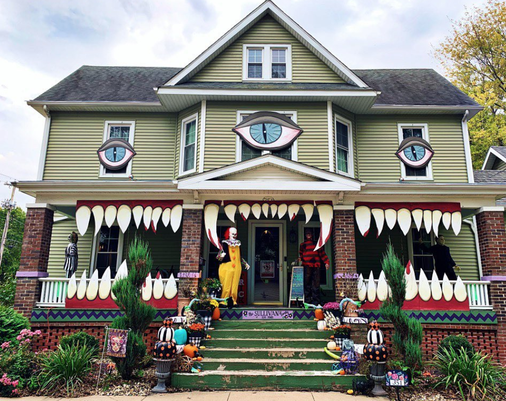 15 Halloween Window Decorations That You Can Make
