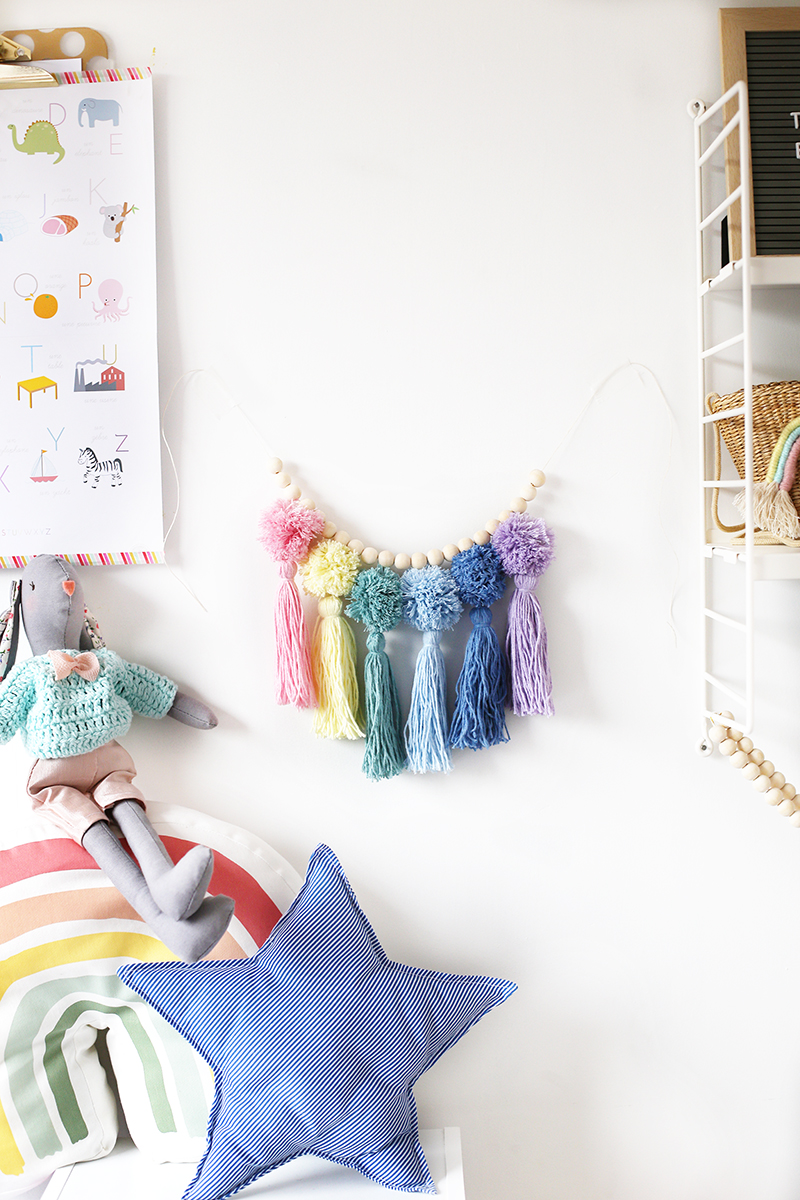 17 Creative DIY Pom Pom Garland Ideas