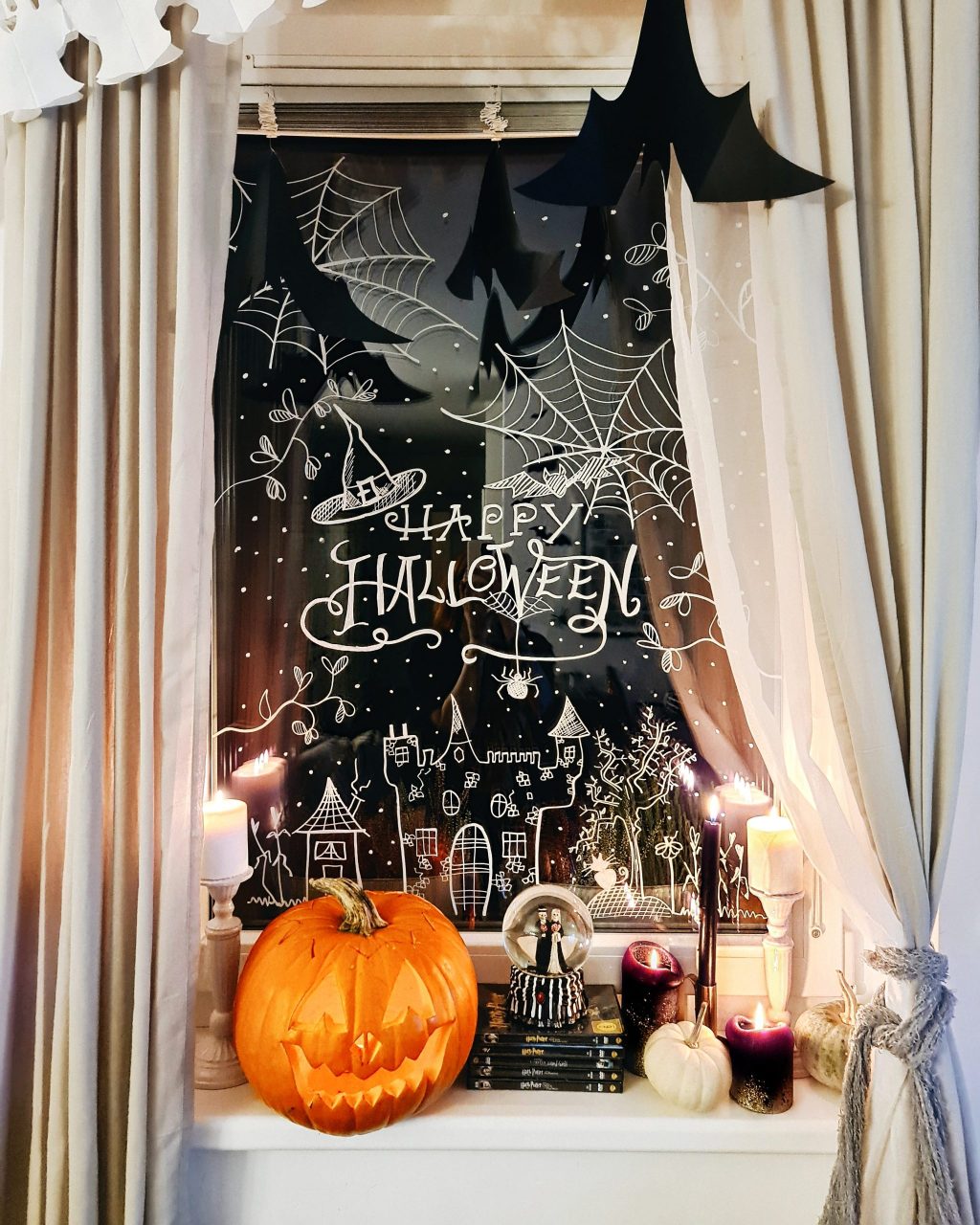 15 Halloween Window Decorations That You Can Make