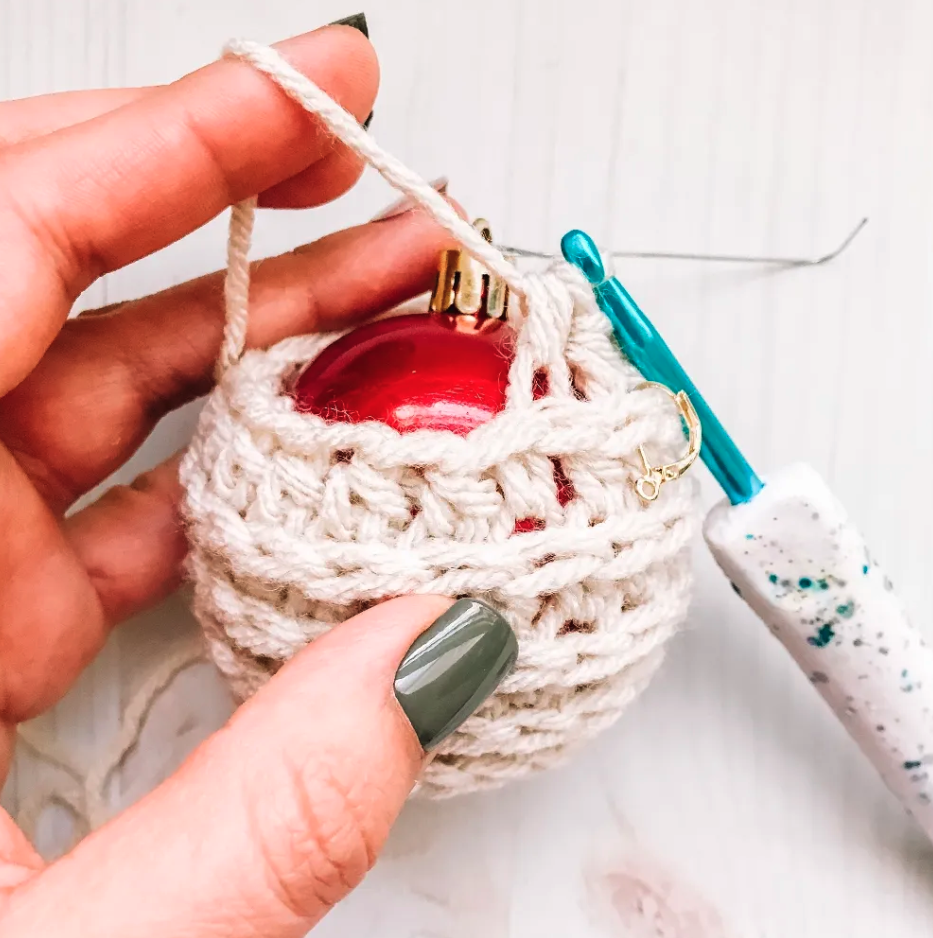 Simple Christmas Crochet Ornament