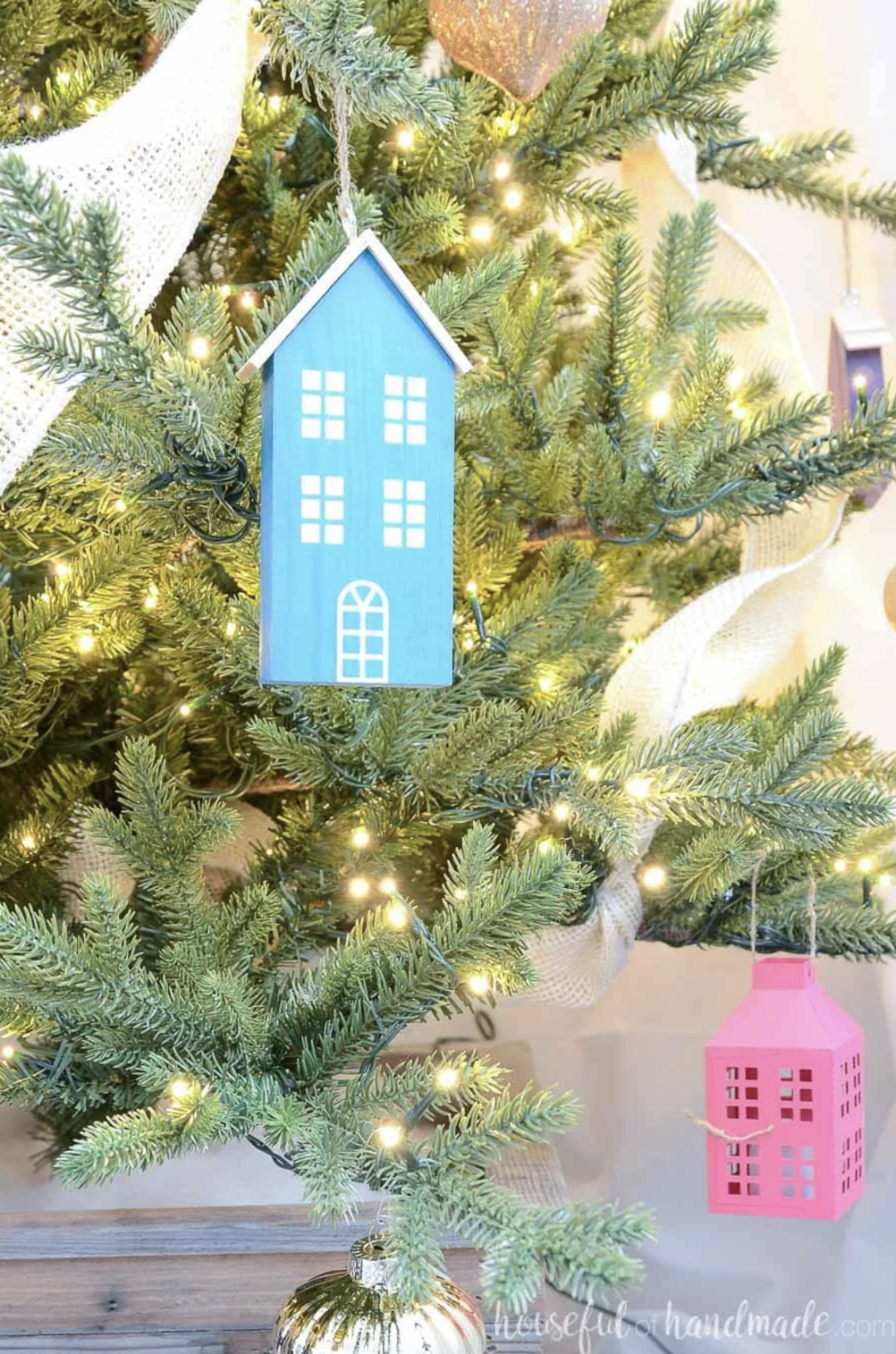 15 Easy to Make Christmas Ornament Ideas