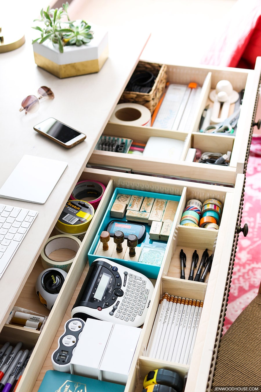 40 Desk Organization Ideas of 2023