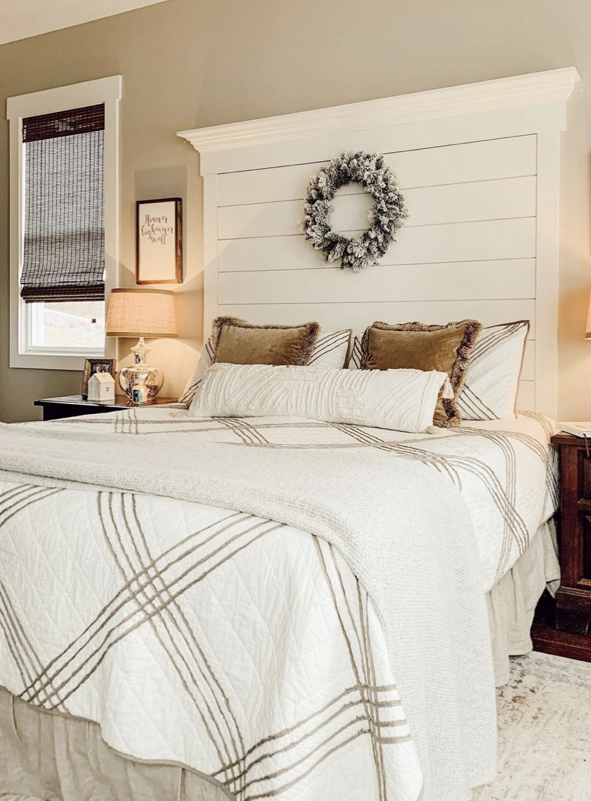 15 Stunning Farmhouse Bedroom Ideas