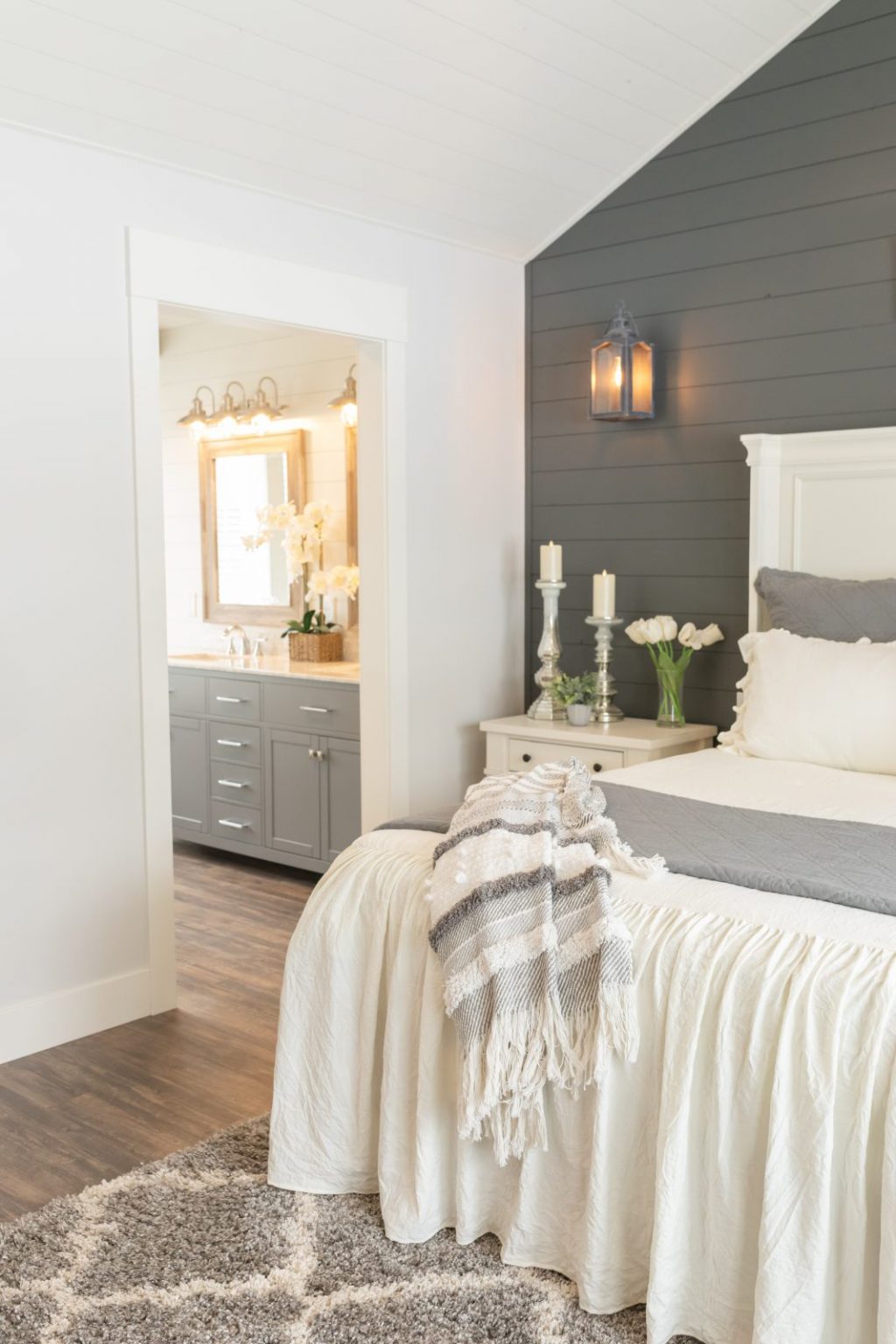 15 Stunning Farmhouse Bedroom Ideas