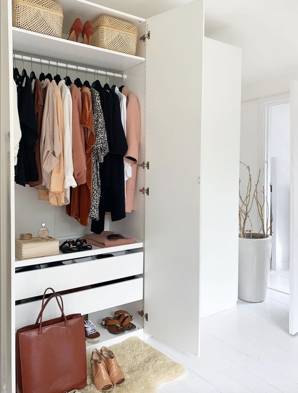 How to Build a Capsule Wardrobe for Every Season