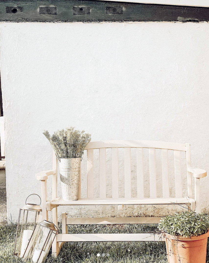 15 Ideas for Upcycling Outdoor Furniture to Make it Fresh and New